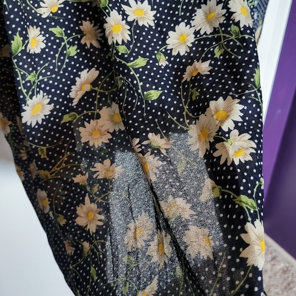 Vintage Daisy and Polka Dot Dress - Picture 4 of 6